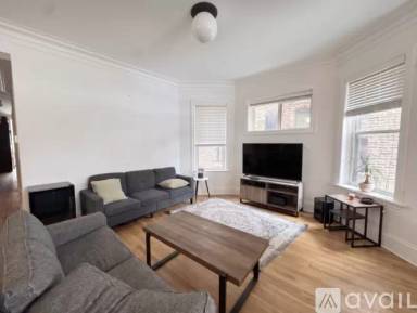 Main picture of 834 W Waveland Ave