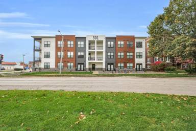 Main picture of 301 W University Ave