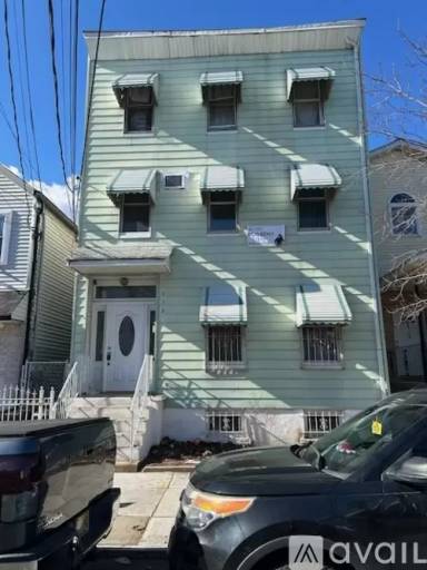 Main picture of 138 S Park St