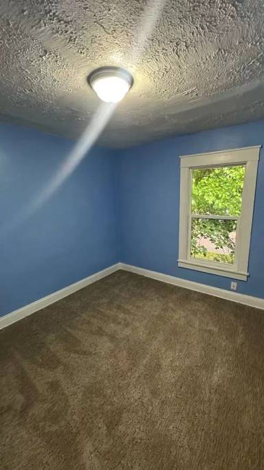 Main picture of 1020 5th Ave