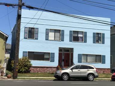 Main picture of 215 Pacific Ave