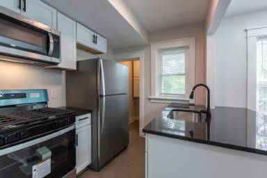 Main picture of 563 S 34th St