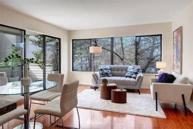 Main picture of 211 Summit Ave E