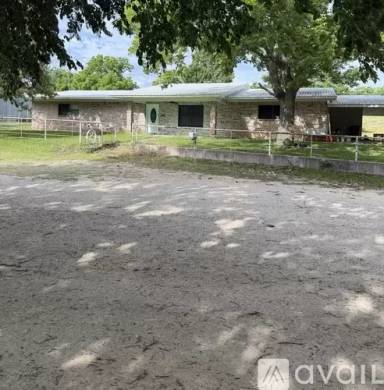 Main picture of 352 Dennis Rd