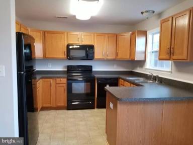 Main picture of 10 Sophie Ln