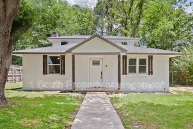 Main picture of 3201 Lees Ln