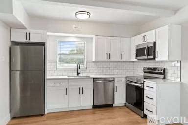 Main picture of 300 S Nimbus Ave