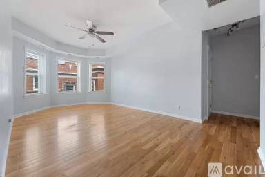 Main picture of 6417 N Greenview Ave