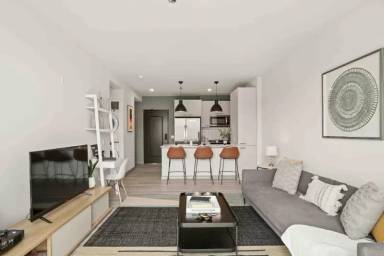 Main picture of 2215 N Elston Ave