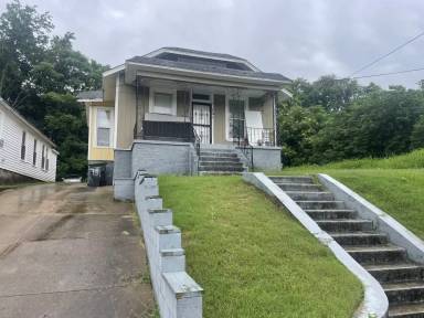 Main picture of 701 E Alston Ave