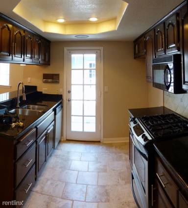 Main picture of 317 N Broadway