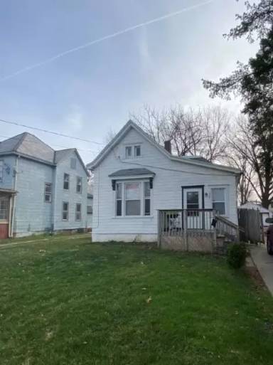 Main picture of 1320 N Broadway St
