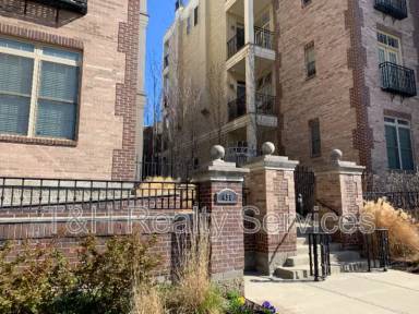 Main picture of 450 E Ohio St