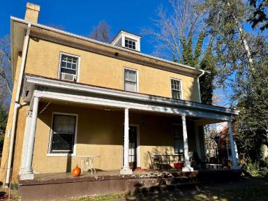 Main picture of 627 Cabell Avenue