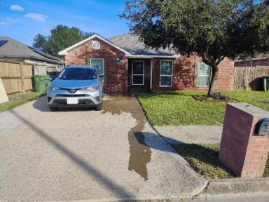 Main picture of 2803 Pompeii St