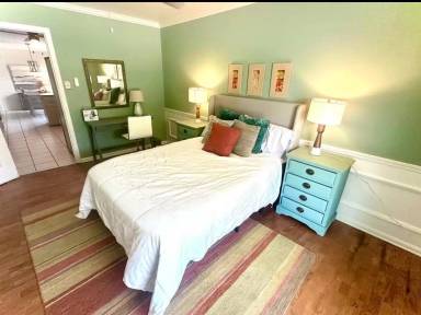 Main picture of 12458 Goodwood Blvd