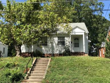 Main picture of 2010 Ward St