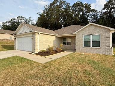 Main picture of 21 Erwin Dr