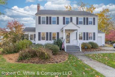 Main picture of 55 Maple St