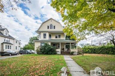 Main picture of 543 New Britain Ave