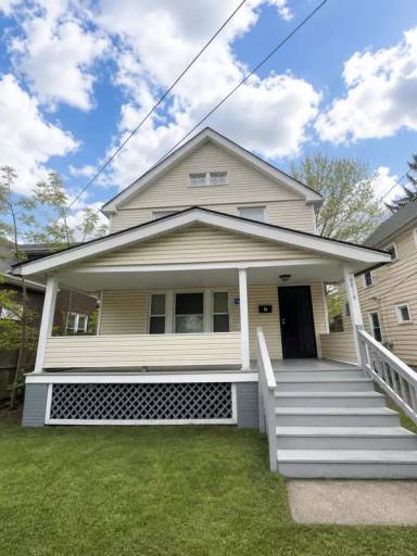 Main picture of 9814 Dunlap Ave