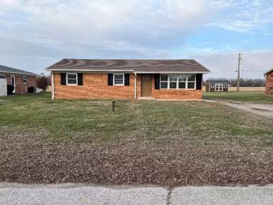 Main picture of 1900 Lynn Dr