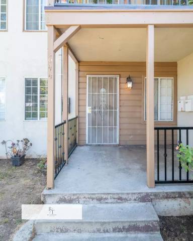 Main picture of 644 W Riggin St