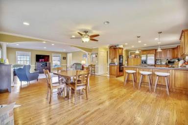 Main picture of 5636 Bradley Blvd