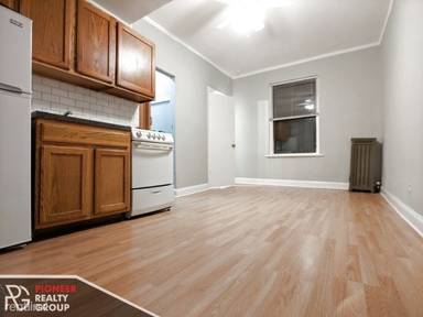 Main picture of 3831 N Fremont St