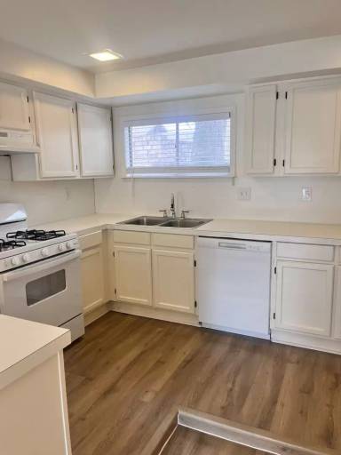 Main picture of 3002 Washington Sq