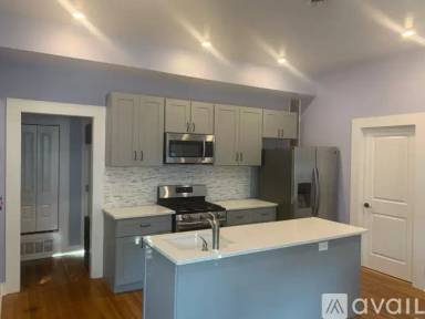 Main picture of 87 Troup St