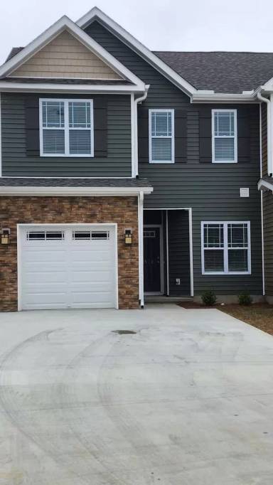 Main picture of 1815 Fox Den Way