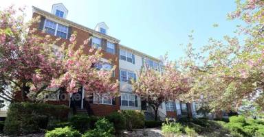 Main picture of 12 Colgate Dr