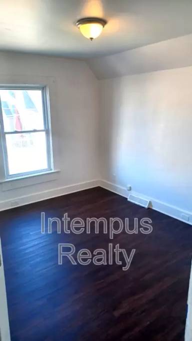 Main picture of 2070 W 105th St
