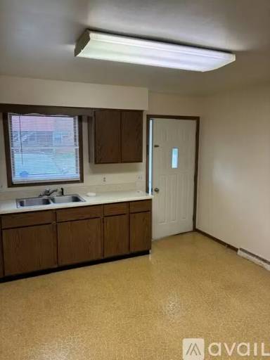 Main picture of 303 E Coomer St
