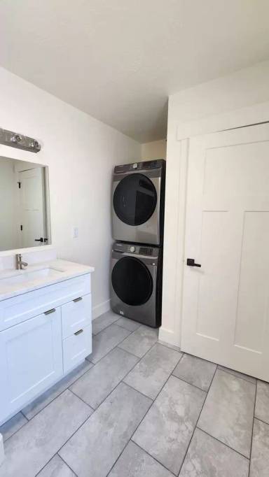 Main picture of 167 W Center St