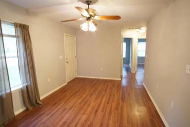 Main picture of 702 N Redbud Dr