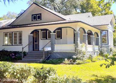 Main picture of 1806 Broadway St
