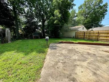 Main picture of 10607 E Lexington Ave