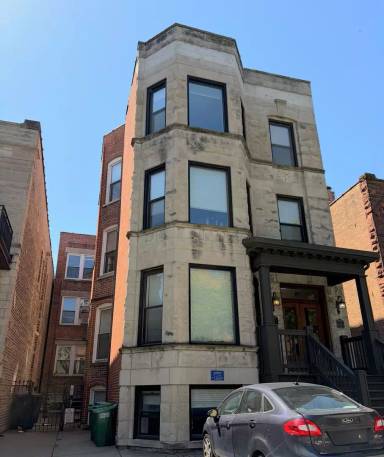 Main picture of 721 W Roscoe St