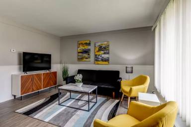 Main picture of 3921 Devon Rd