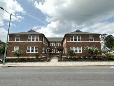Main picture of 610 N 2nd St