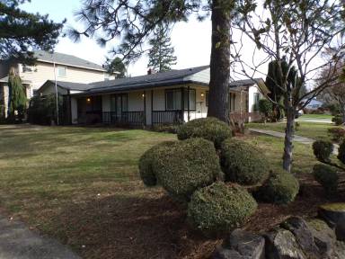 Main picture of 3407 SE Steele St