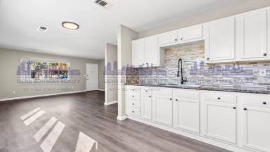 Main picture of 72 E Oxford St