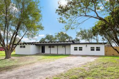 Main picture of 135 W Quince Ave