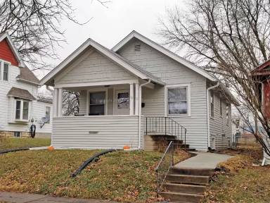 Main picture of 1032 17th St NE