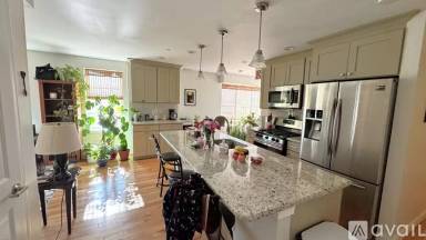 Main picture of 32 Pine St