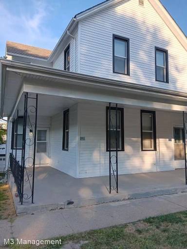 Main picture of 2326 S 12th St