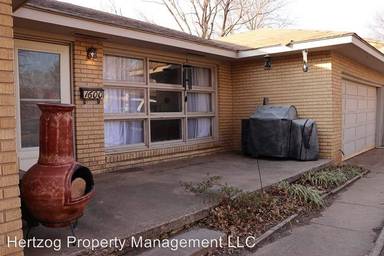 Main picture of 1600 NE Woodland Rd