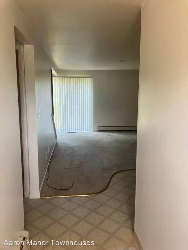 Main picture of 1 Gordon Pkwy